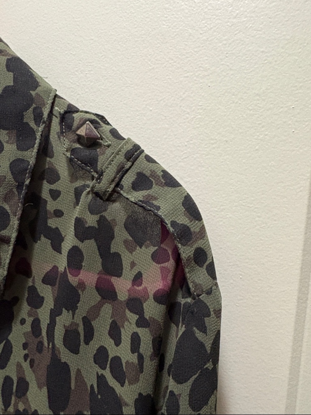Rock & Republic Olive Green and Black Leopard Print Top - Picture 9 of 10